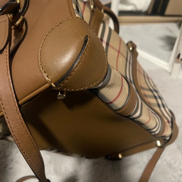 Burberry Beige Plaid Boston bag with strap - Picture 8 of 11